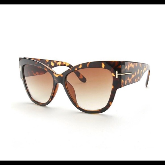 Oversized Sunglasses - Picture 4 of 8